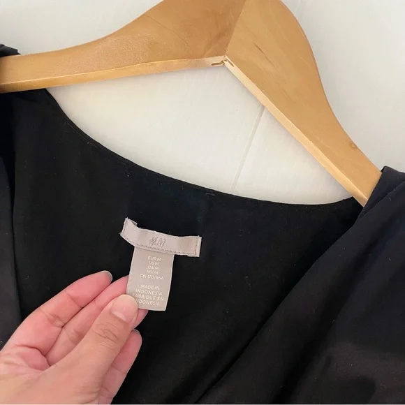 H&M Black Smocked Waist V Neck Sleeveless Midi Dress - Picture 8 of 11